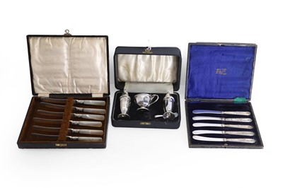 Lot 32 - A collection of silver items