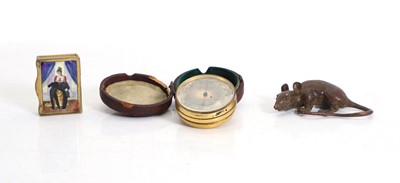 Lot 309 - A collection of desk items