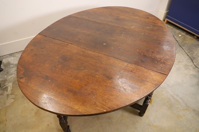 Lot 532 - An oak gateleg dining table