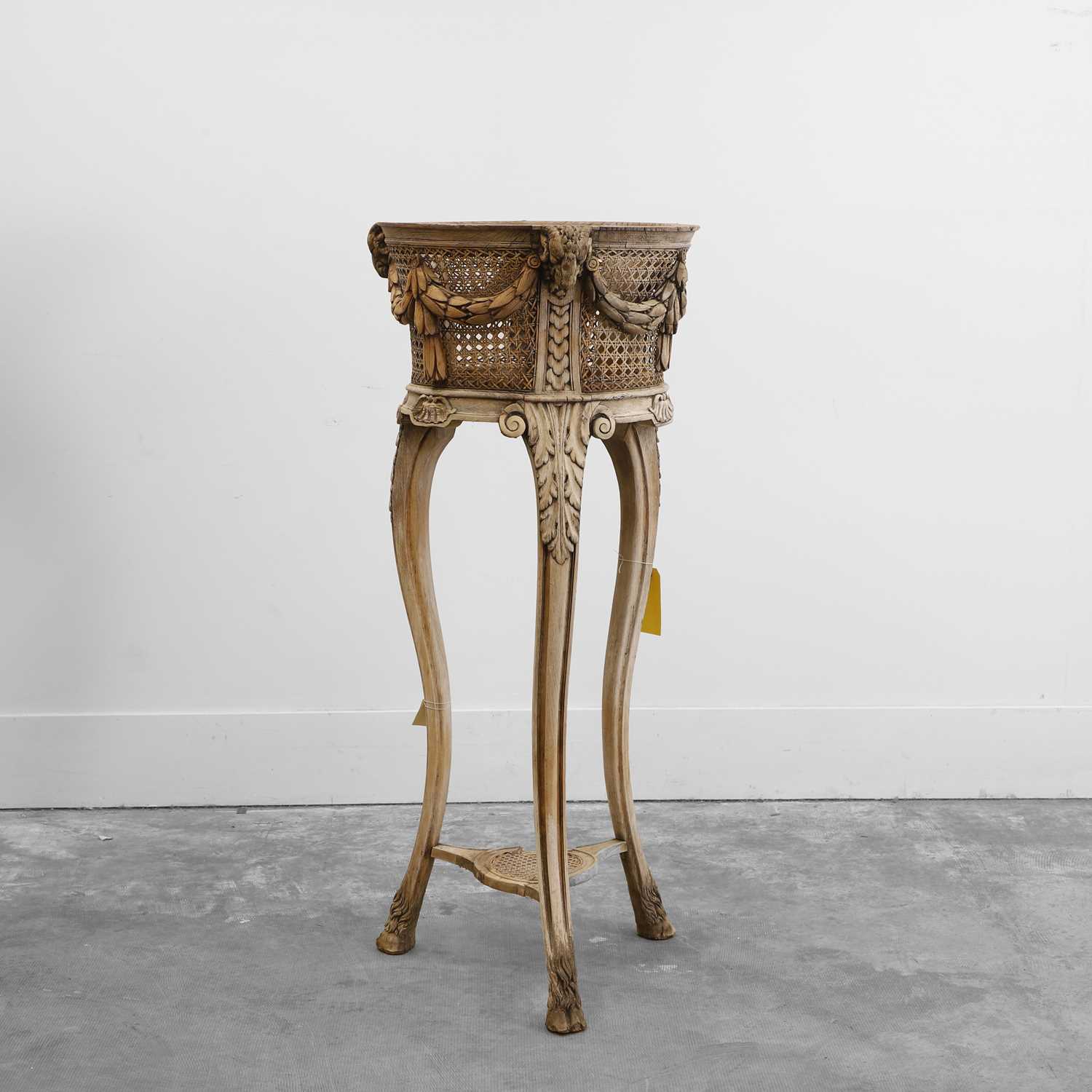 Lot 534 - A French-style carved hardwood jardinière