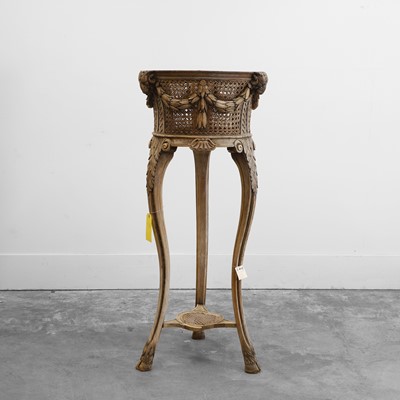Lot 534 - A French-style carved hardwood jardinière