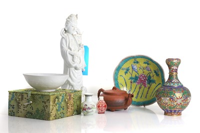 Lot 58 - A collection of Chinese items