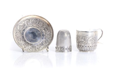 Lot 24 - A novelty silver thimble