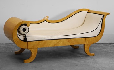 Lot 512 - A Biedermeier maple chaise longue