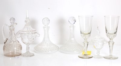 Lot 153 - A collection of glass items