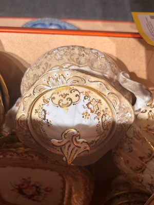 Lot 107 - An English porcelain tea service