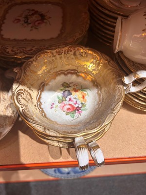 Lot 107 - An English porcelain tea service