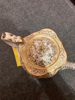 Lot 107 - An English porcelain tea service