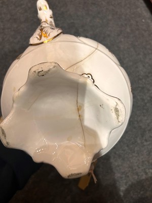 Lot 107 - An English porcelain tea service