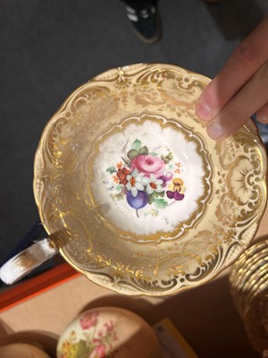 Lot 107 - An English porcelain tea service