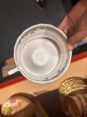 Lot 107 - An English porcelain tea service