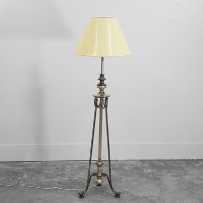 Lot 476 - A standard lamp