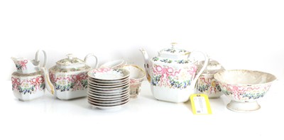 Lot 109 - An English porcelain tea service