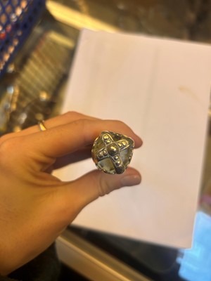 Lot 24 - A collection of silver items