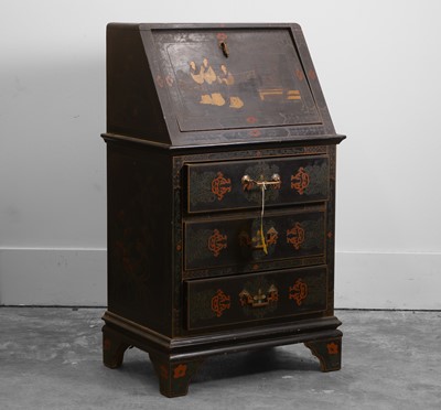 Lot 539 - A small Chinese export-style lacquer bureau chest