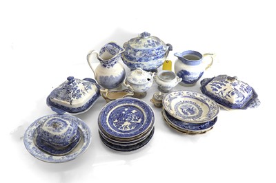 Lot 123 - A collection of blue and white ceramics