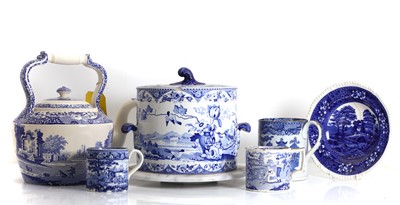 Lot 124 - A collection of blue and white