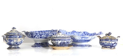 Lot 125 - A collection of blue and white ceramic wares