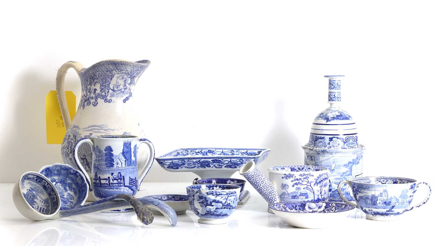 Lot 126 - A collection of blue and white ceramic wares