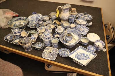 Lot 126 - A collection of blue and white ceramic wares