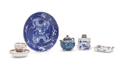 Lot 58 - A collection of Chinese and Japanese porcelain