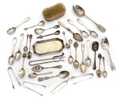 Lot 2 - A set of six silver teaspoons