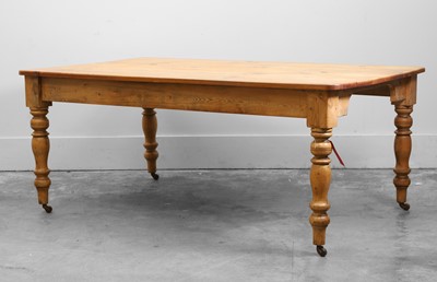 Lot 533 - A Victorian pine kitchen table