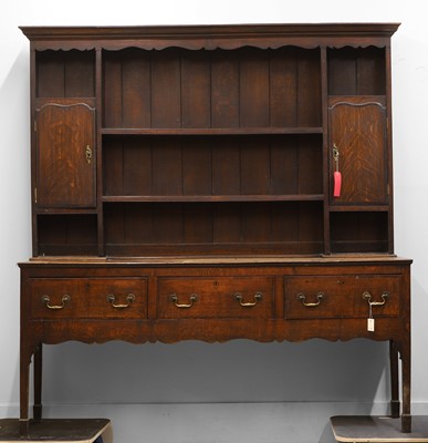 Lot 516A - An oak dresser