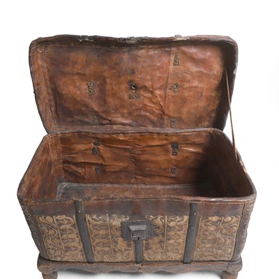 Lot 93 - A tooled leather and hardwood 'petaca' chest
