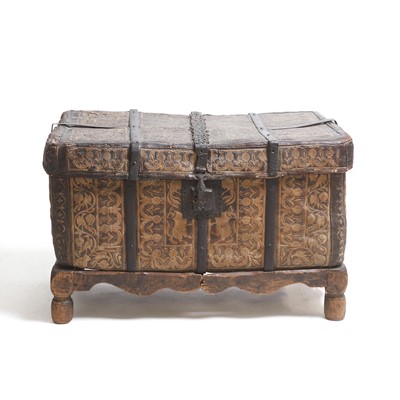 Lot 93 - A tooled leather and hardwood 'petaca' chest