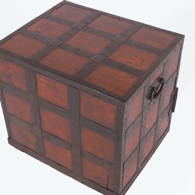 Lot 69 - A Sendai tansu