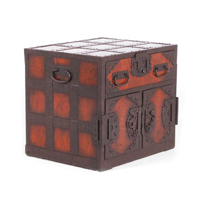 Lot 69 - A Sendai tansu