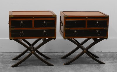 Lot 532 - A pair of side tables