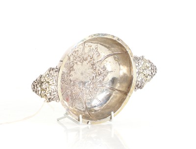 Lot 9 - A silver porringer