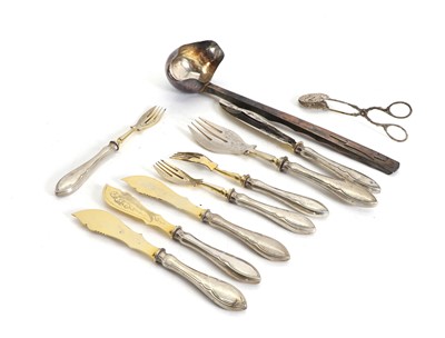 Lot 13 - A collection of silver items