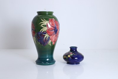 Lot 124 - A Moorcroft Anemone pottery vase