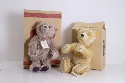 Lot 301 - A Steiff '1920 Classic' teddy bear