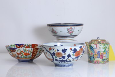 Lot 119 - A Chinese Canton teapot and cover