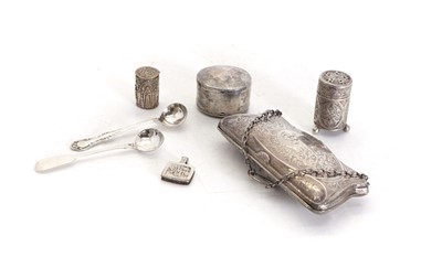 Lot 38 - A collection of silver items
