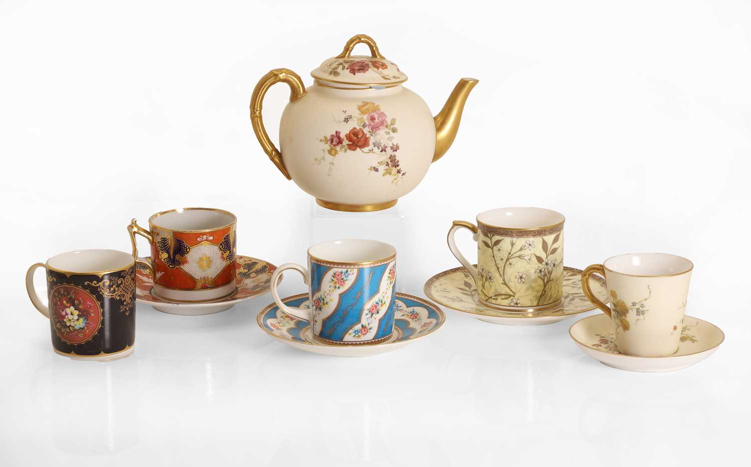 Lot 107 - A collection of teacups and saucers