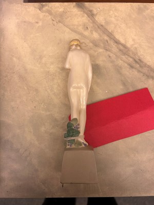 Lot 104 - A Royal Worcester porcelain female nude figure