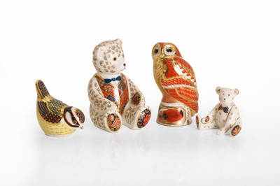 Lot 103 - A collection of Crown Derby Imari style porcelain animal paperweights