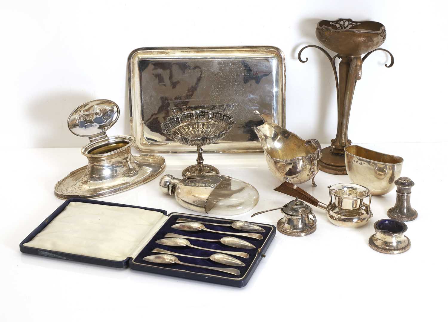 Lot 3 - A collection of silver