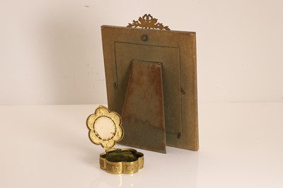 Lot 307 - A gilt easel back picture frame