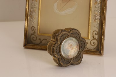 Lot 307 - A gilt easel back picture frame