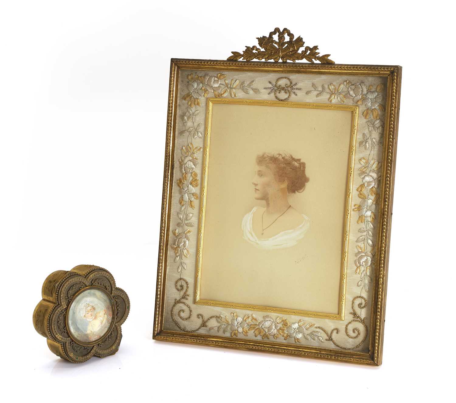 Lot 307 - A gilt easel back picture frame