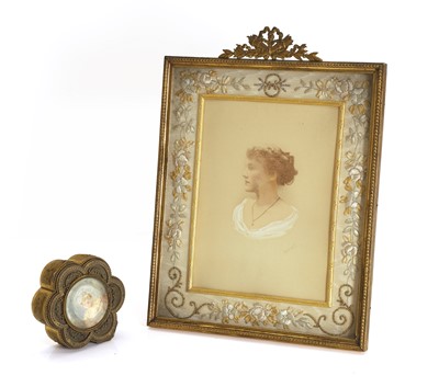 Lot 307 - A gilt easel back picture frame