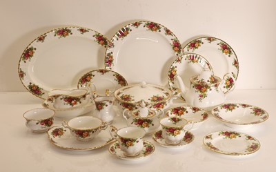 Lot 116 - An extensive service of Royal Albert