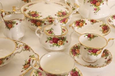 Lot 116 - An extensive service of Royal Albert