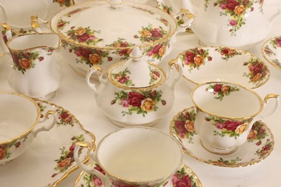 Lot 116 - An extensive service of Royal Albert